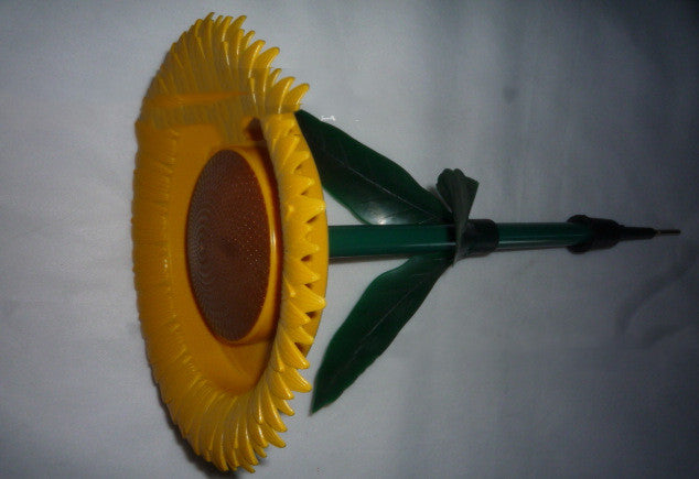 Transform Your Garden with the Outdoor Sunflower Bird Feeder