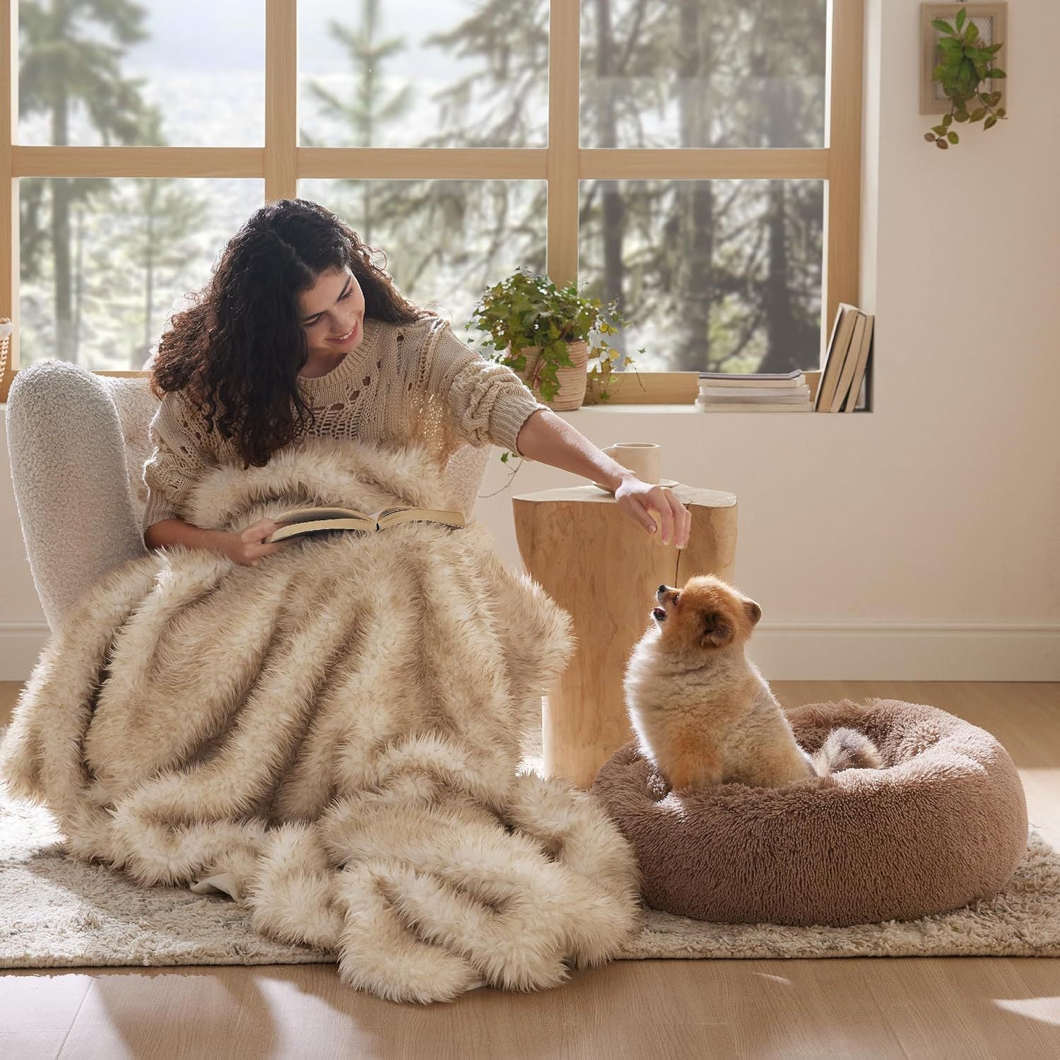 Indoor Solid Non-slip Round Fluffy Plush Pet Bed