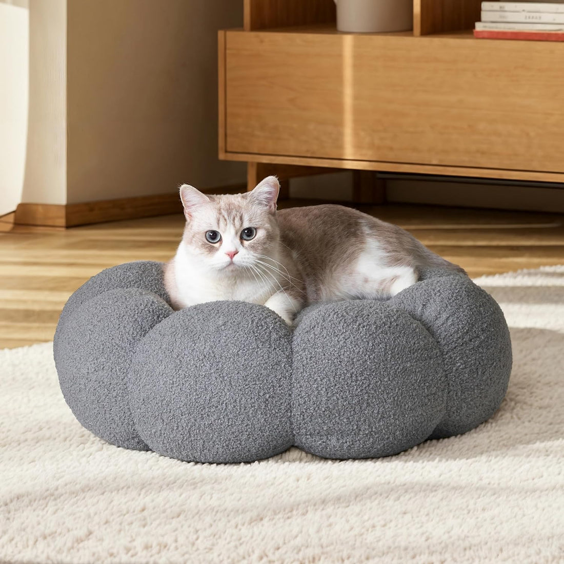Calming Fluffy Flower Washable Pet Bed